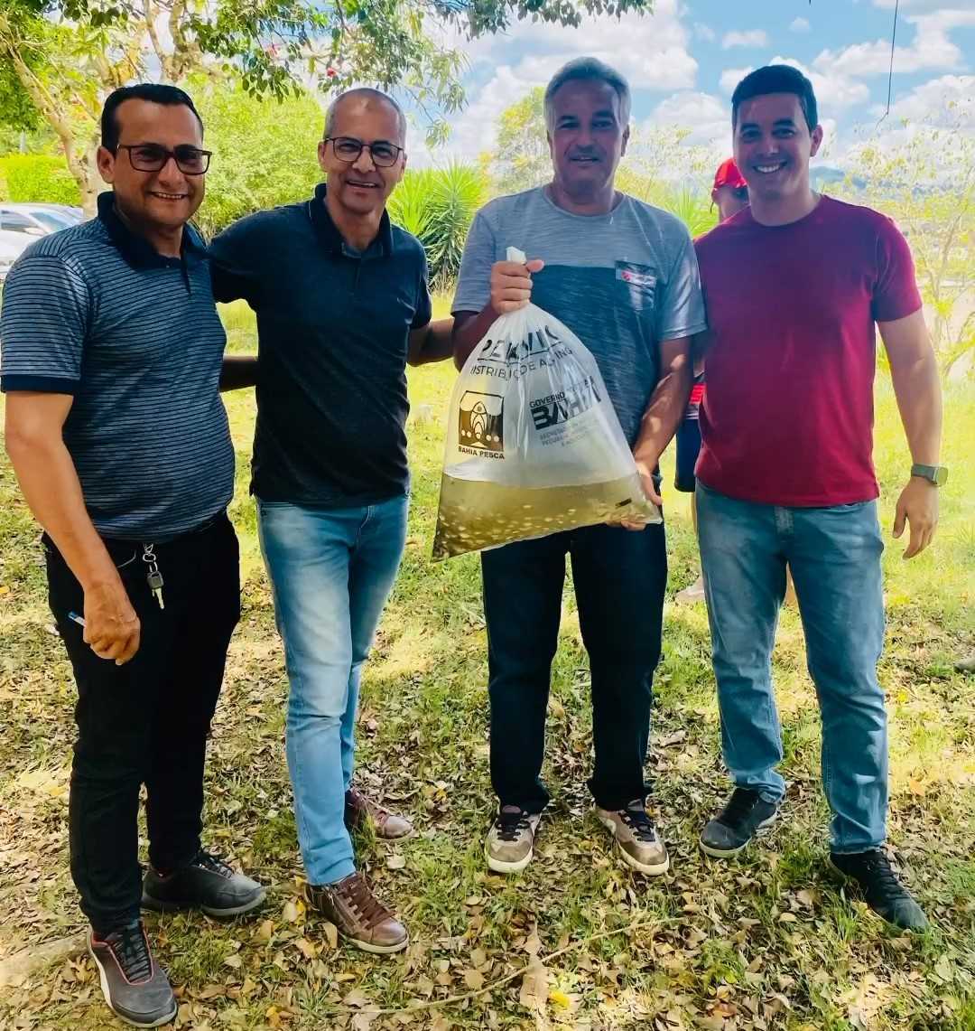 Camacã: Prefeitura entrega 30 mil alevinos da espécie Tambaqui e Tilápia para agricultores 

